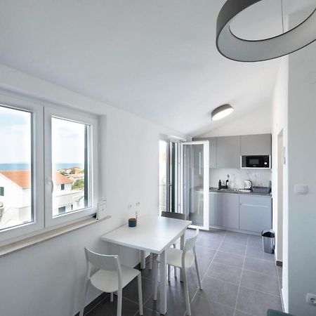Apartmani Lovren Novalja Exterior photo
