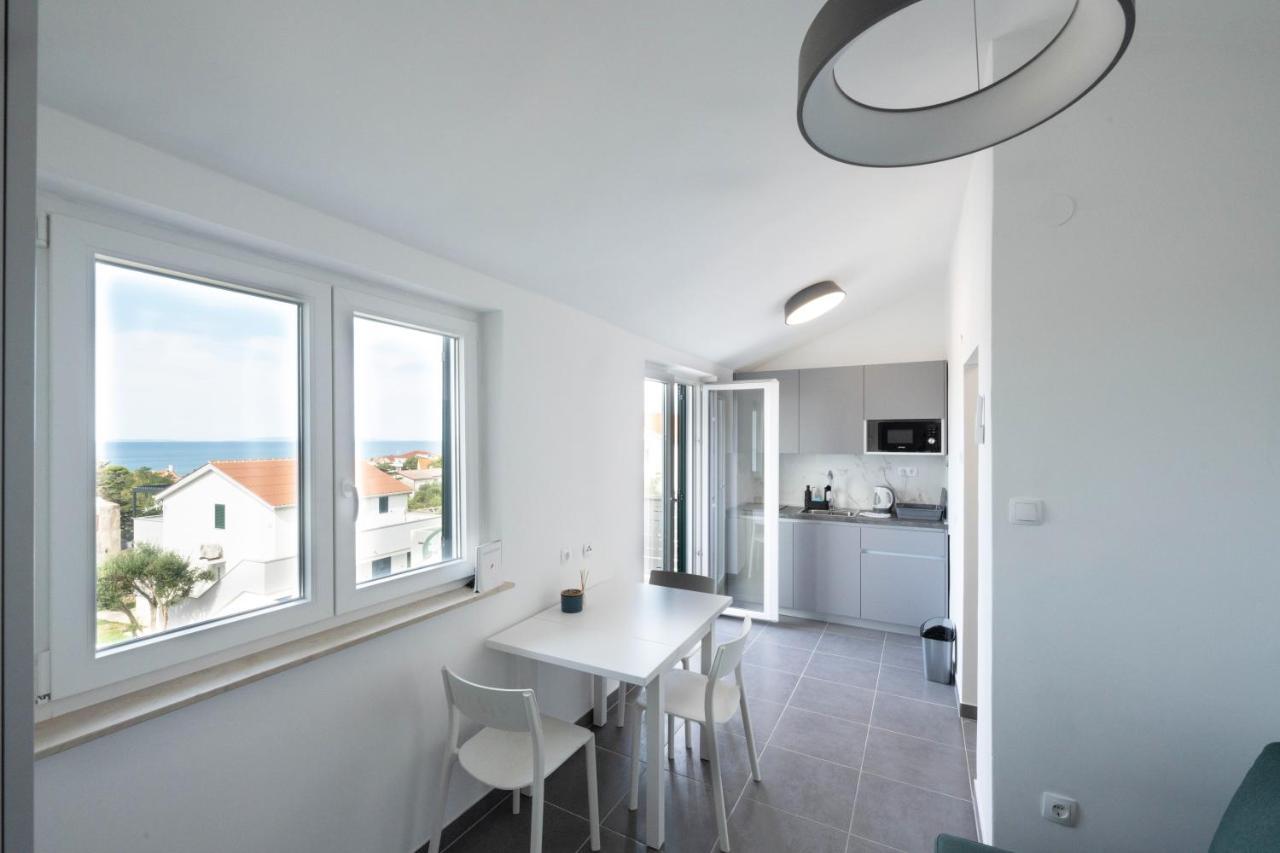 Apartmani Lovren Novalja Exterior photo