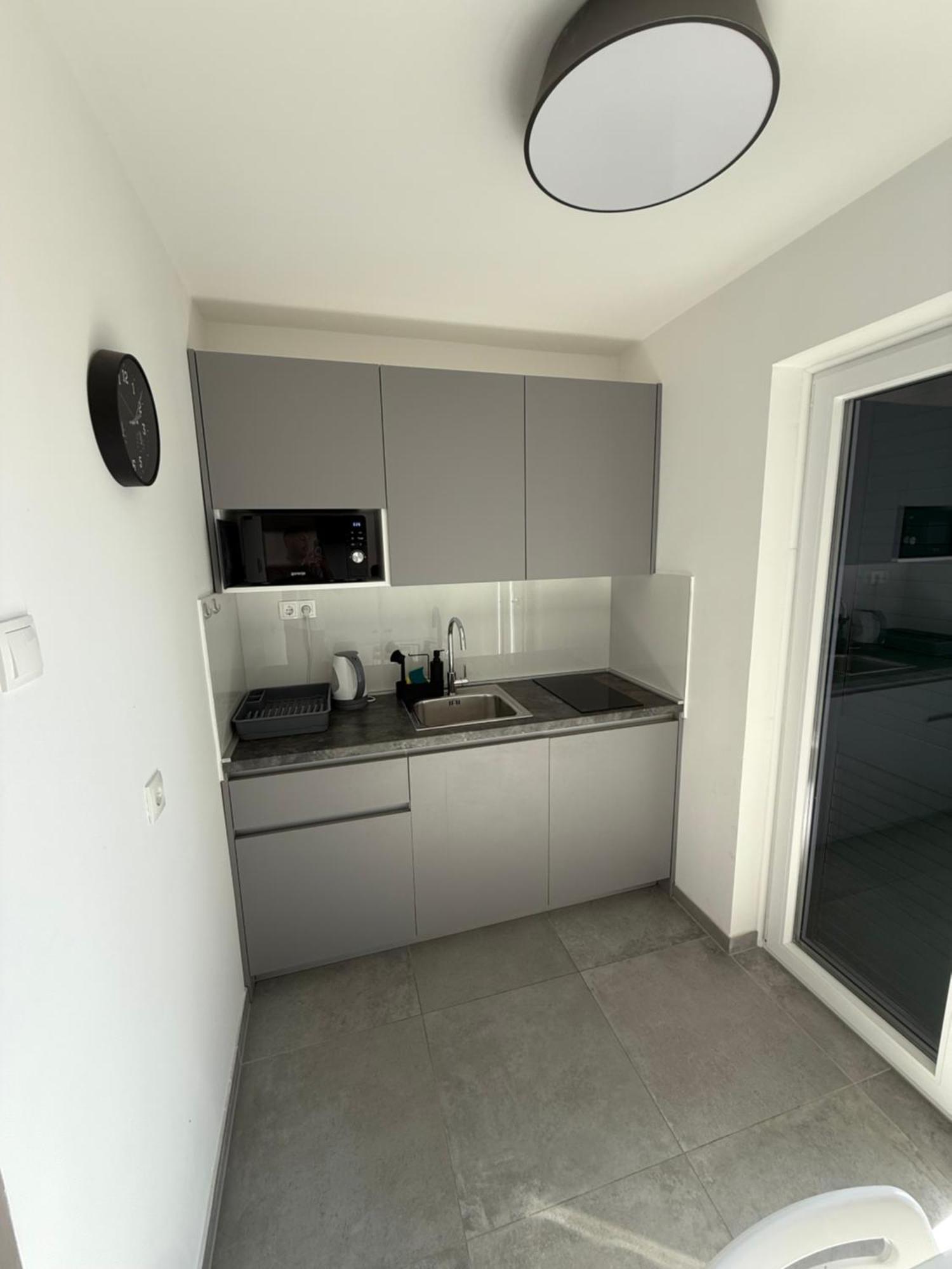Apartmani Lovren Novalja Exterior photo